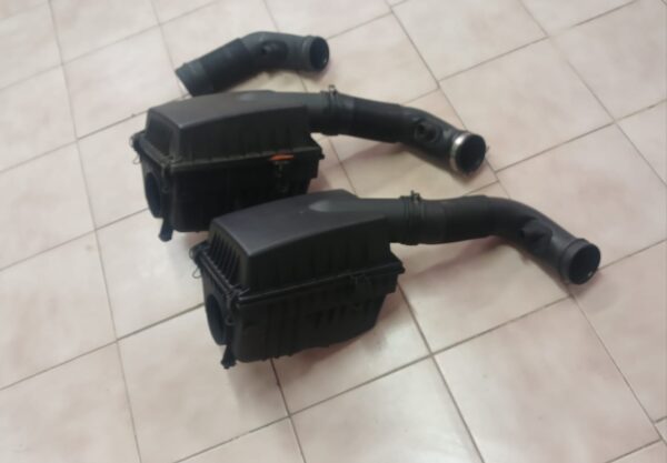Airbox with pipe
